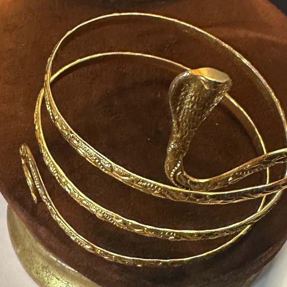 Egyptian style gold tone, snake arm band - Picture 5 of 7